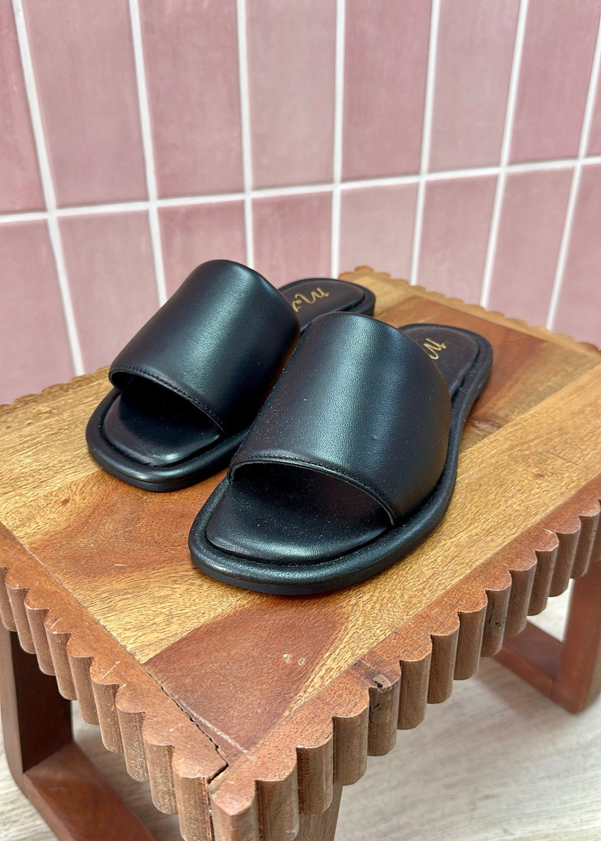Essential Leather Comfort Slide