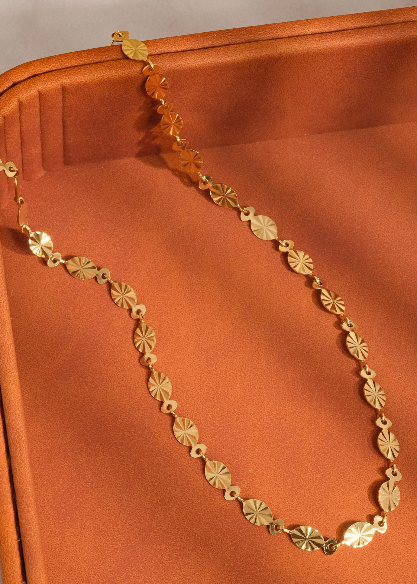 Golden Aura Oval Chain Necklace