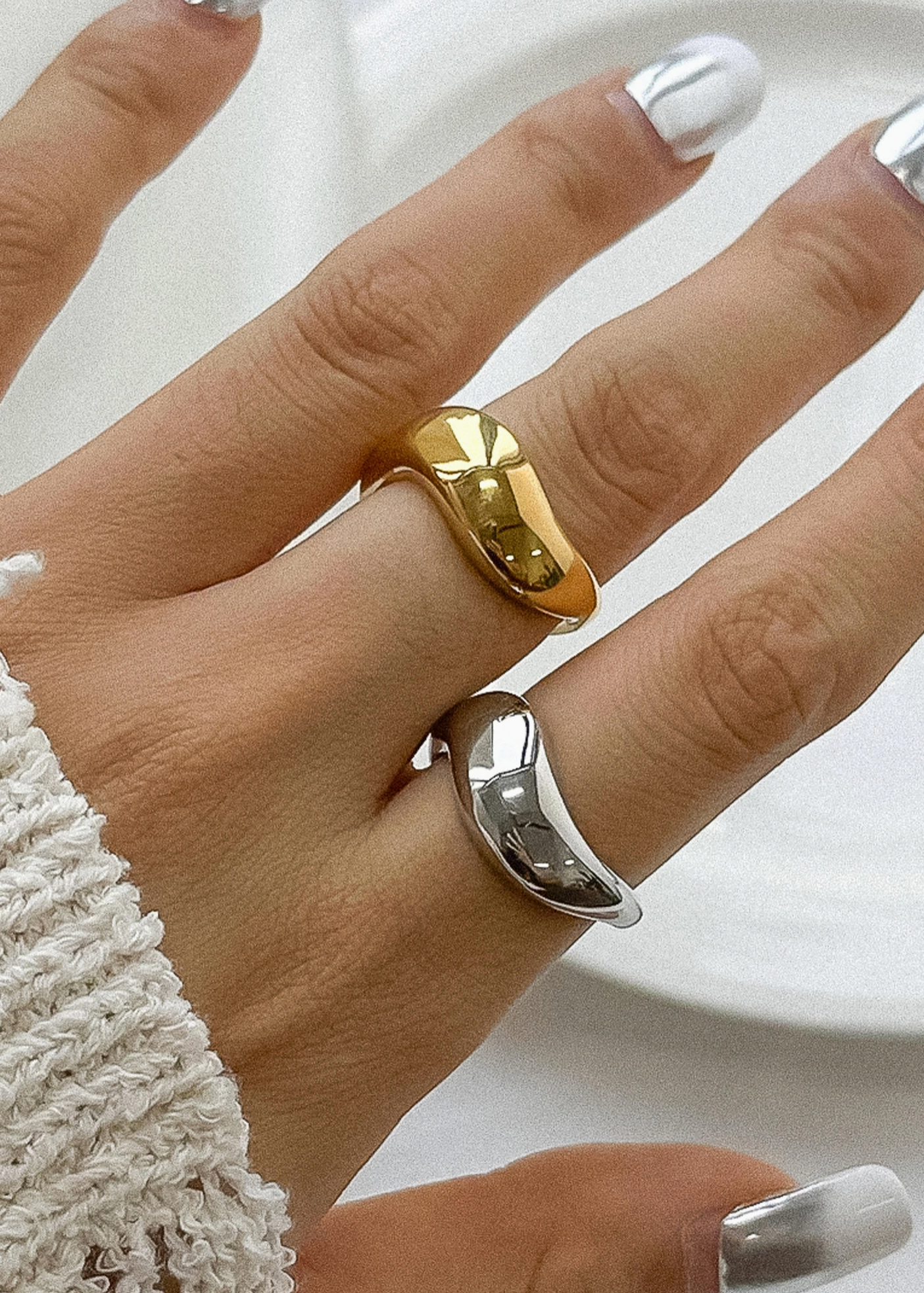 The Golden Current Wavy Band